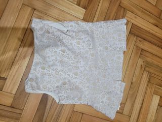 Chaleco Beige y Dorado con Flores