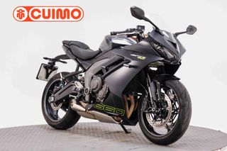 TRIUMPH DAYTONA 660