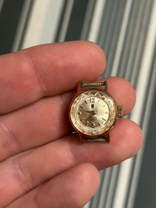 Lote 2 relojes mujer Festina y Technos dorados