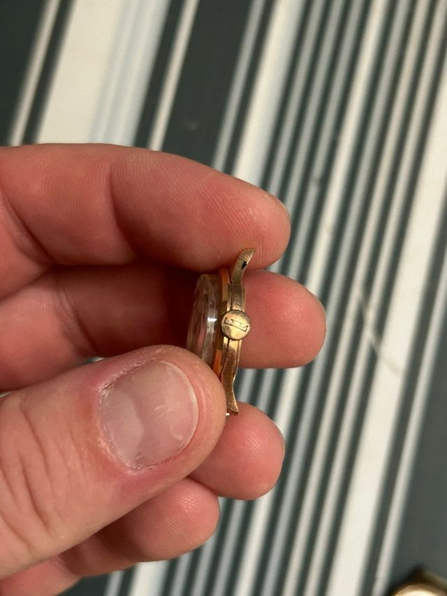 Lote 2 relojes mujer Festina y Technos dorados