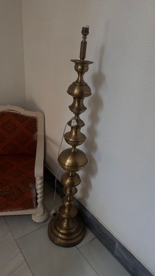 Pie de lámpara de bronce