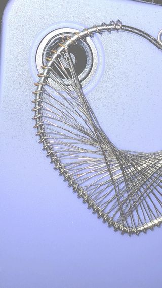 PENDIENTES EN FORMA DE CORAZÓN DISEÑADOS CON HILOS
