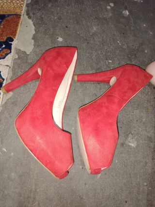 Zapatos de tacón rojos para mujer