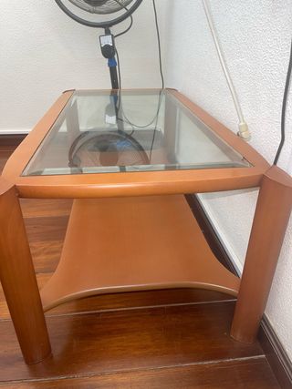 Mesa de centro de madera y cristal