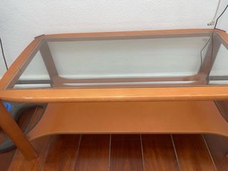 Mesa de centro de madera y cristal
