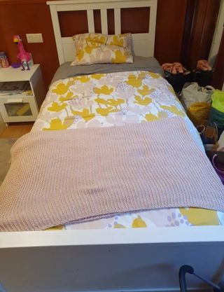 Cama individual blanca