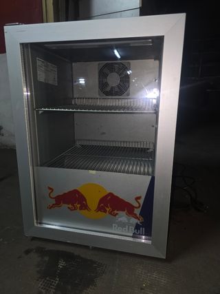 Nevera Red Bull, último modelo con luces led.