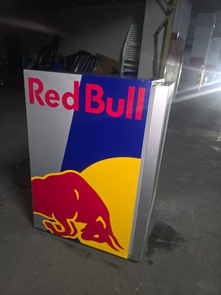 Nevera Red Bull, último modelo con luces led.