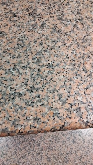 Mesa  granito  y regalo 4 sillas.
Oportunidad!.Med