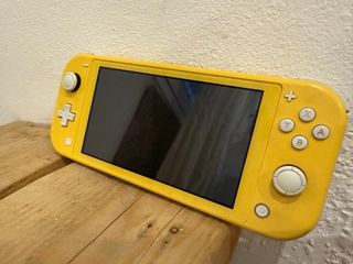 Nintendo Switch Lite + Pokémon Viola