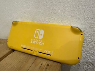 Nintendo Switch Lite + Pokémon Viola