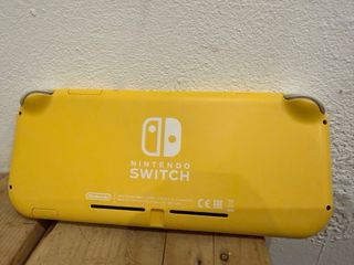 Nintendo Switch Lite + Pokémon Viola