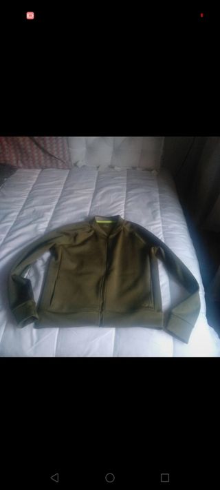 Chaqueta deportiva cremallera verde oliva