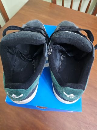 Adidas Campus nere e arancioni