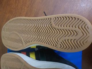 Adidas Campus nere e arancioni