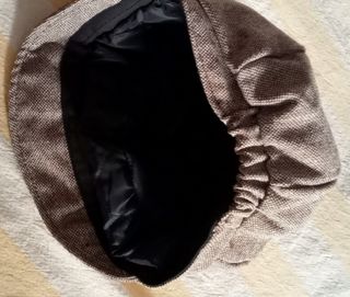 Gorra de tela marrón con detalle lazo
100% algodón