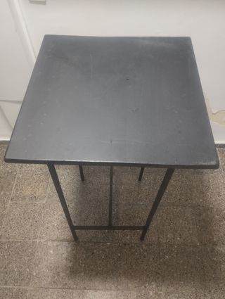Mesa alta de bar o auxiliar negra