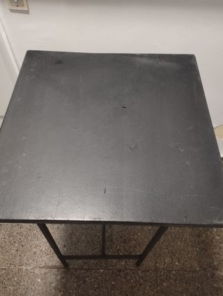 Mesa alta de bar o auxiliar negra