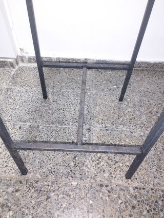 Mesa alta de bar o auxiliar negra