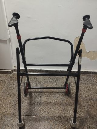Andador para adultos y con movilidad reducida