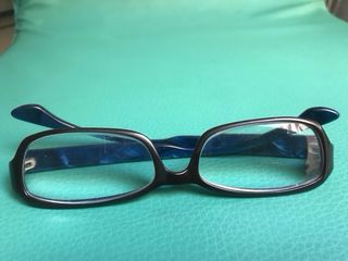 MONTURA DE GAFAS NEGRA CON IRISACIONES AZULES 