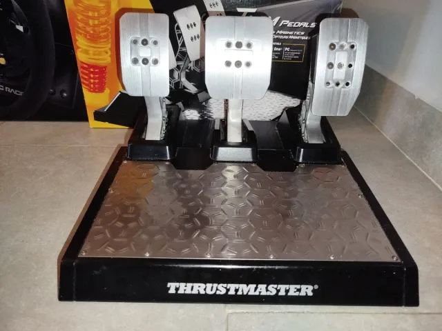 Pedales Thrustmaster T-LCM