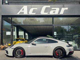 PORSCHE 911 Carrera 4 GTS Coupé