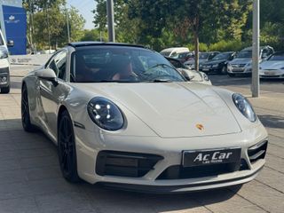 PORSCHE 911 Carrera 4 GTS Coupé