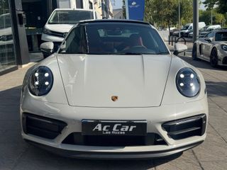 PORSCHE 911 Carrera 4 GTS Coupé