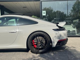 PORSCHE 911 Carrera 4 GTS Coupé