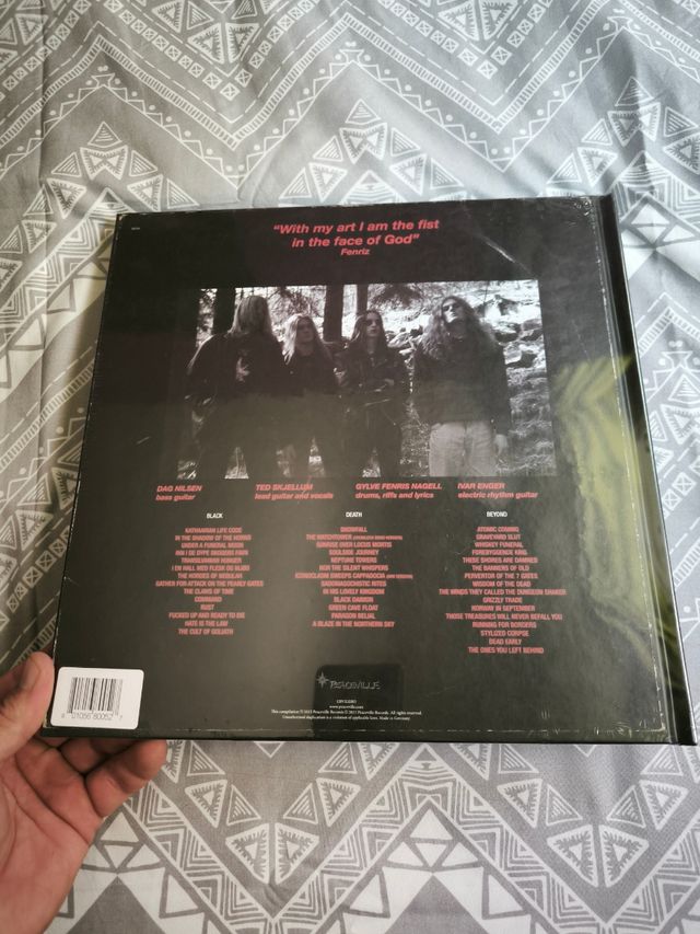 Darkthrone Black Death and Beyond. Precintado