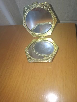 Espejo de bolsillo hexagonal azul y dorado
