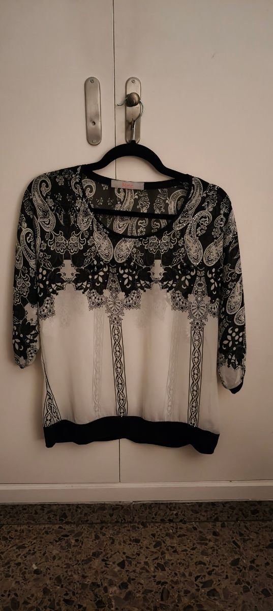 Blusa Estampada Negra y Blanca