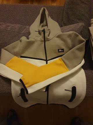 Chándal niño gris, blanco y amarillo