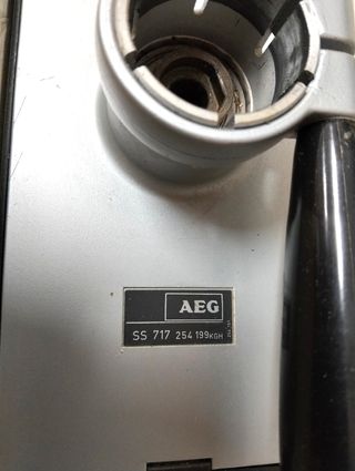 Cepillo de mano y lijadora AEG