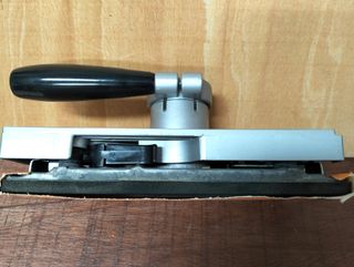 Cepillo de mano y lijadora AEG