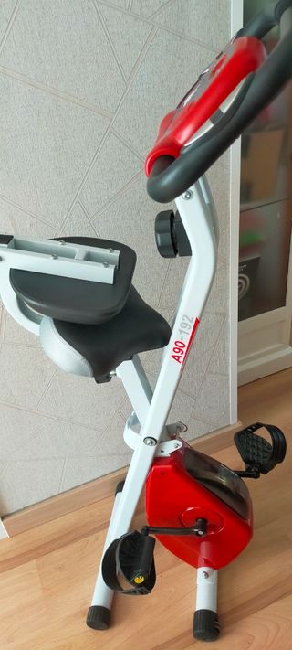 Bicicleta Estática Roja y Blanca