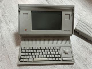 Apple Macintosh Portable 1989