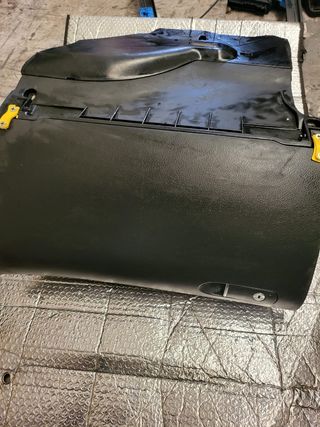 Guantera Audi A4 B6 reparada