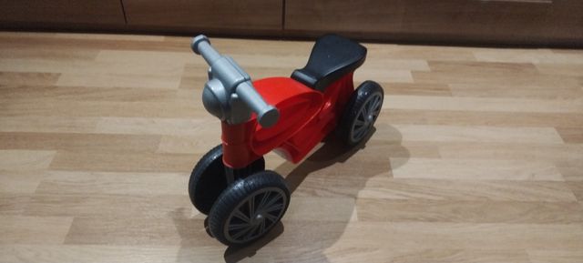 Moto correpasillos rossa per bambini + altalena