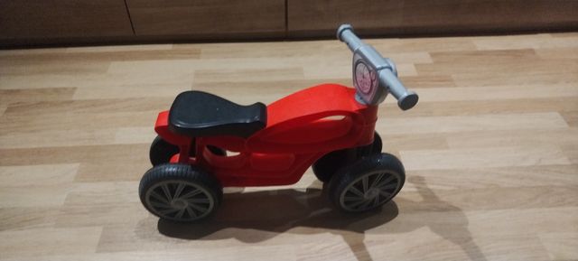 Moto correpasillos rossa per bambini + altalena