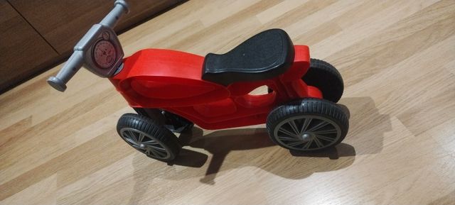 Moto correpasillos rossa per bambini + altalena