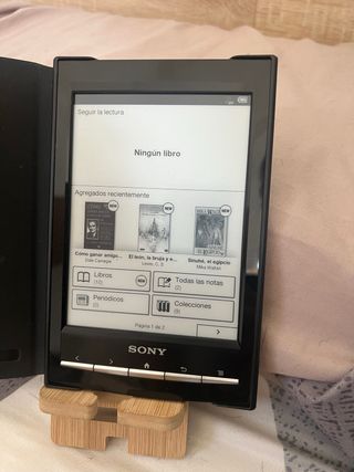 Sony e-reader con funda negra