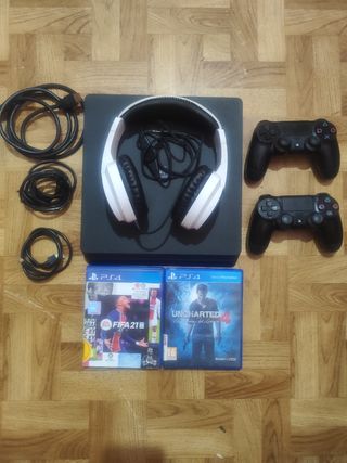PS4 Slim 1TB + 2 Mandos + Cascos + FIFA 21 y Uncha