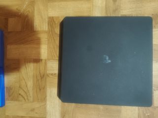 PS4 Slim 1TB + 2 Mandos + Cascos + FIFA 21 y Uncha