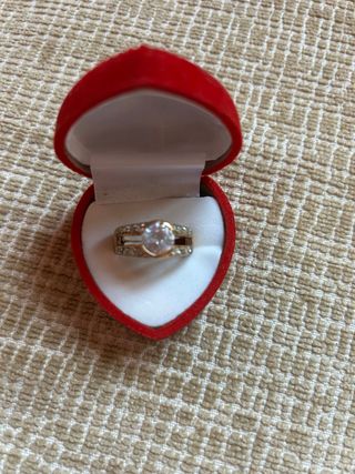 Anillo de compromiso con diamantes