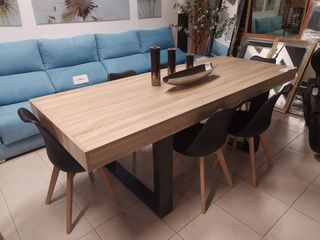 Mesa diseño y 6 sillas 