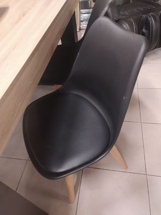 Mesa diseño y 6 sillas 