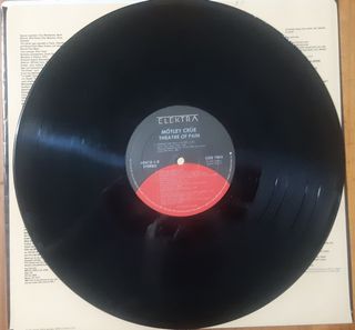 VINILO MOTLEY CRUE. THEATRE OF PAIN. EDICIÓN 1985.