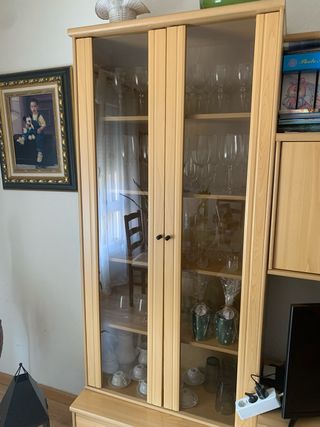 Vitrina de madera para menaje